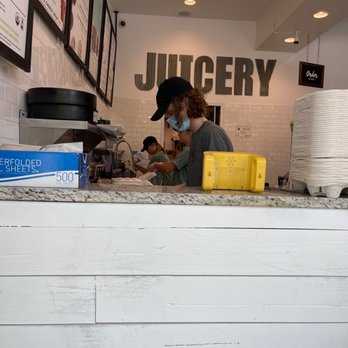 Clean Juice - 2 of 3 employees not wearing masks. - Juice Bars & Smoothies Near Me - Wilmington, North Carolina