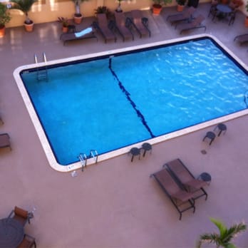 Courtyard by Marriott Miami Downtown/Brickell Area - Pool - Hotels Near Me - Miami, Florida