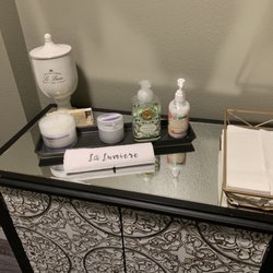 LaLumiere Massage Boutique - Restroom extras