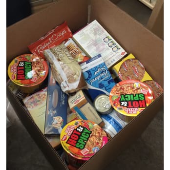 Gold Coast Moving & Storage - Getting ready to close up a packed box of last-minute food items from the pantry. - Movers Near Me - Camarillo, California Gold Coast Moving & Storage - Getting ready to close up a packed box of last-minute food items from the pantry. - Movers Near Me - Camarillo, California