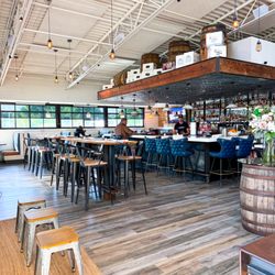 Moonshine Comfort & Cocktails - Interior