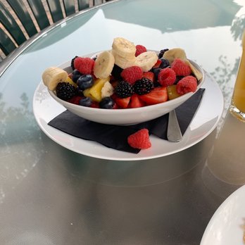 McKay Cottage Restaurant - Now this is a fruit bowl - American Near Me - Bend, Oregon