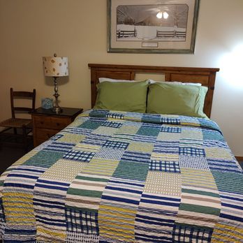 Oak Haven Lodge - Suite B, is a cozy retreat. Clean,comfortable and quiet. Doubles as a pet friendly option. Love Floyd VA! - Bed & Breakfast Near Me - Floyd, Virginia