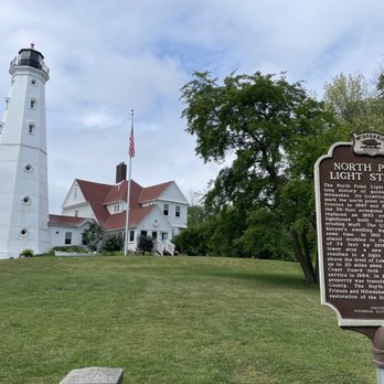 North Point Lighthouse - Landmarks & Historical Buildings Near Me - Milwaukee, Wisconsin