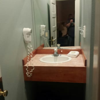 Kalispell Grand Hotel - Sink - Hotels Near Me - Kalispell, Montana Kalispell Grand Hotel - Sink - Hotels Near Me - Kalispell, Montana