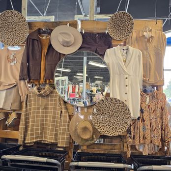 Amanda's Exchange - Nice display - Used, Vintage & Consignment Near Me - Carmel, Indiana