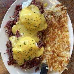 Corned beef hash Benedict
