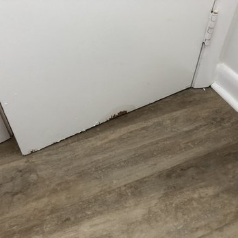Loggerhead Inn and Suites - Half falling apart bathroom door. - Hotels Near Me - Surf City, North Carolina Loggerhead Inn and Suites - Half falling apart bathroom door. - Hotels Near Me - Surf City, North Carolina