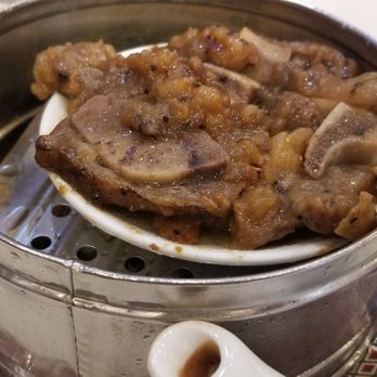 Happy Harbor - Steamed Beef Short Ribs in Black Pepper Sauce. This is my mom's fave at dimsum, but was disappointed. big bones, tasted ok, not impressed. - Dim Sum Near Me - Rowland Heights, California Happy Harbor - Steamed Beef Short Ribs in Black Pepper Sauce. This is my mom's fave at dimsum, but was disappointed. big bones, tasted ok, not impressed. - Dim Sum Near Me - Rowland Heights, California