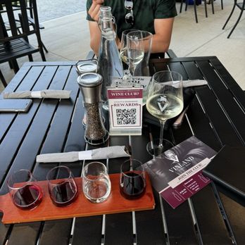 Vinland Winery - Wine flight - Wineries Near Me - Fort Wayne, Indiana Vinland Winery - Wine flight - Wineries Near Me - Fort Wayne, Indiana