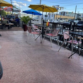 Boulevard Burger & Brew - Outdoor seating - Burgers Near Me - Richmond, Virginia Boulevard Burger & Brew - Outdoor seating - Burgers Near Me - Richmond, Virginia