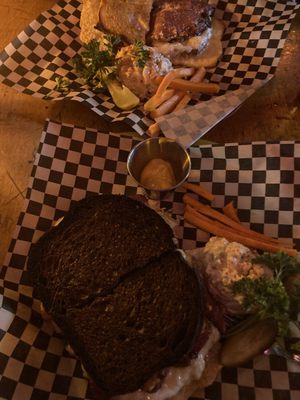 Goose Hollow Inn by null