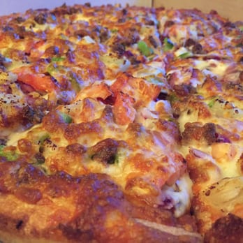 Round Table Pizza - Large Everything close-up ($18) - Pizza Near Me - Richmond, British Columbia