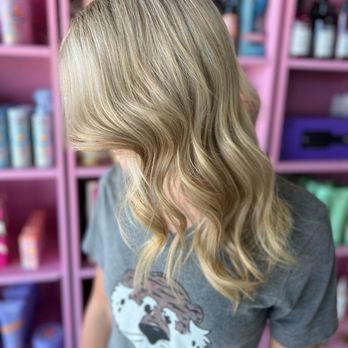 Hello Beautiful Salon - Stylist Gladys - Hair Extensions Near Me - Fort Lauderdale, Florida