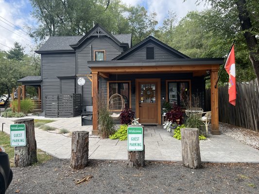 The Herwood Inn by null