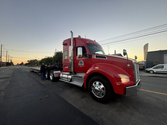 Commercial Tow Services - We tow commercial vehicles and and trailers Commercial Tow Services - We tow commercial vehicles and and trailers