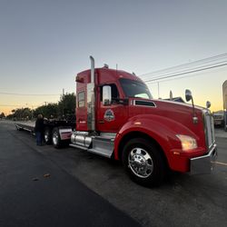 Road One Mobile - Semi Tractor with lando trailer.