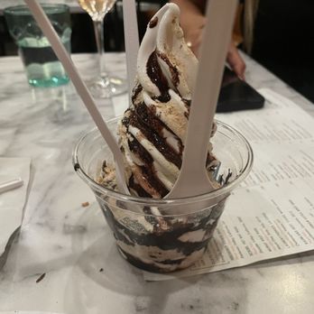 Flo's Wine Bar & Bottle Shop - All Day ice cream - Wine Bars Near Me - Austin, Texas