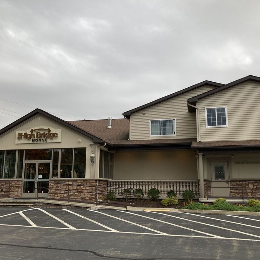 outside restaurant - lot of parking outside restaurant - lot of parking
