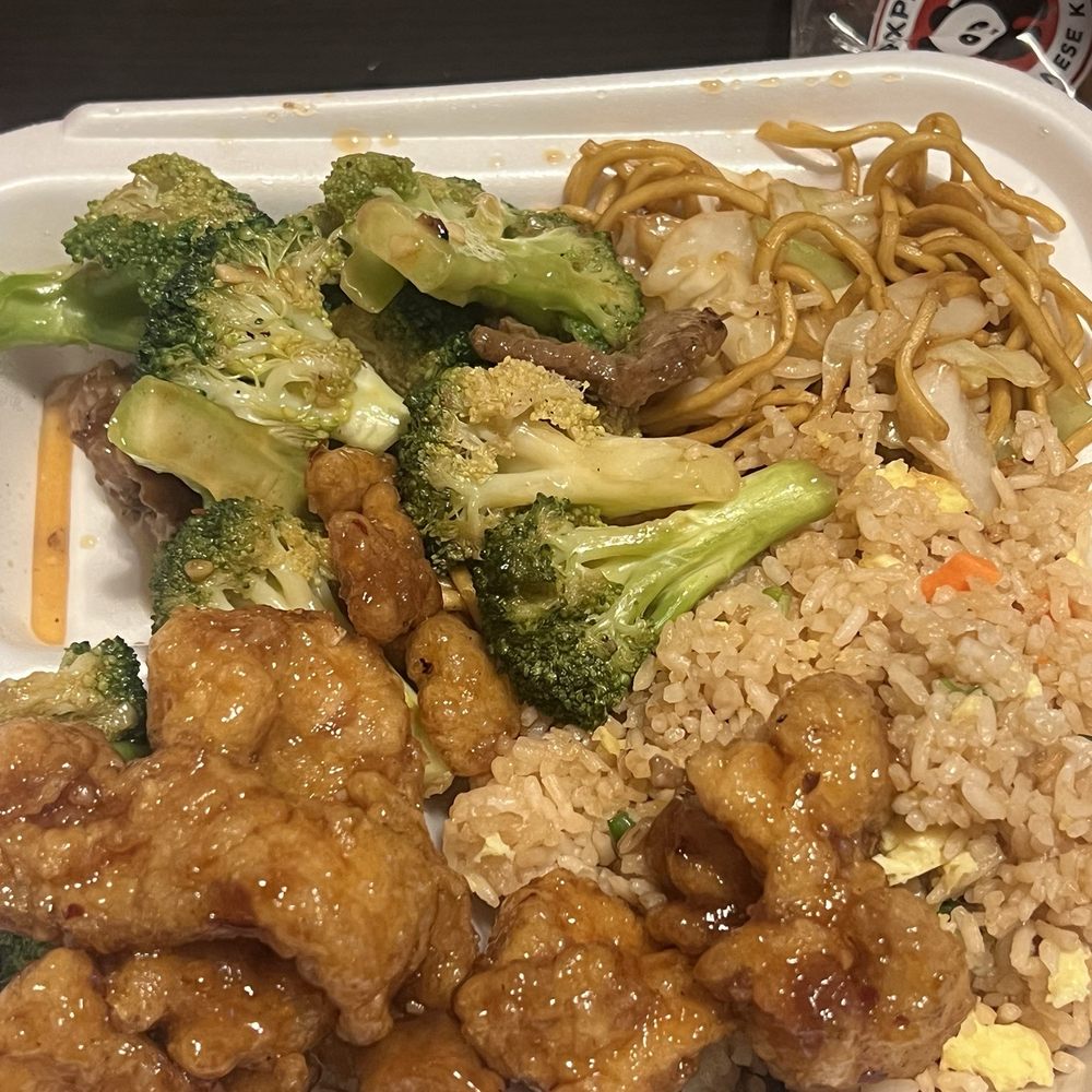 2 pieces of beef on broccoli beef, come on team. 2 pieces of beef on broccoli beef, come on team.