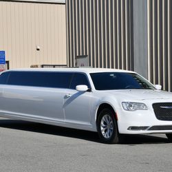 Town Limousine Service - New Chrysler Limousine