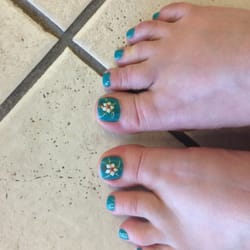 Glossy Nails - These ladies are artists!