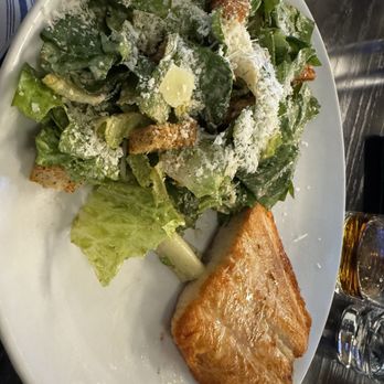 Karrington Rowe - Salmón Caesar Salad - New American Near Me - Brentwood, Tennessee Karrington Rowe - Salmón Caesar Salad - New American Near Me - Brentwood, Tennessee