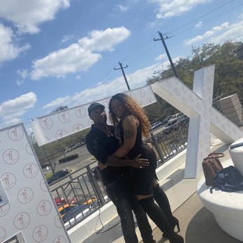 77 Degrees Rooftop - Lounges Near Me - Houston, Texas