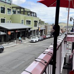 Red Banjo Pizza - Patio seating