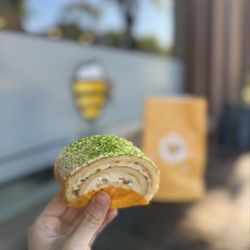 Kandoo Patisserie & Cafe - Pistachio Roulette