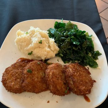 Islands Fish Grill - Crab Cakes, Mashed Potatoes and Deep Fried Spinach - Seafood Near Me - Indialantic, Florida