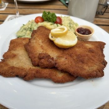Lindenbräu am Potsdamer Platz - Schnitzel - Dive Bars Near Me - Berlin, BE Lindenbräu am Potsdamer Platz - Schnitzel - Dive Bars Near Me - Berlin, BE