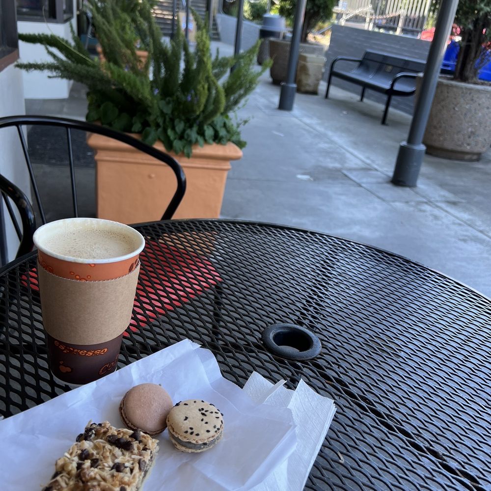 Creighton's Bakery & Cafe - Sidewalk seating - Coffee & Tea Near Me - San Francisco, California Creighton's Bakery & Cafe - Sidewalk seating - Coffee & Tea Near Me - San Francisco, California