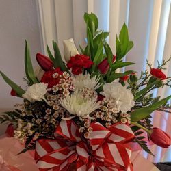 Amy's Flowers - Christmas Flower arrangement