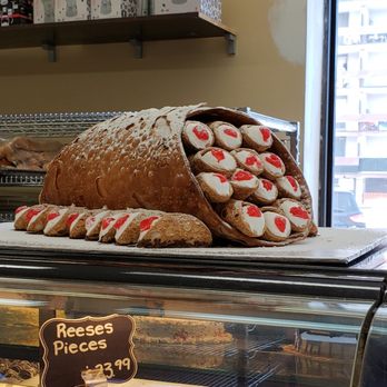 Pane Del Sole - Giant cannoli - Bakeries Near Me - Hamilton, Ontario