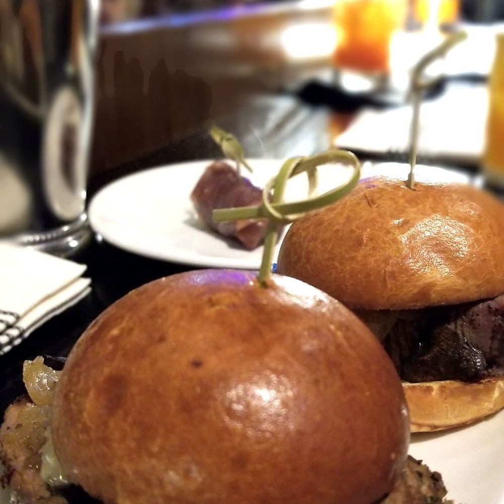 Chicago Magic Lounge - Magicians Near Me - Chicago, Illinois