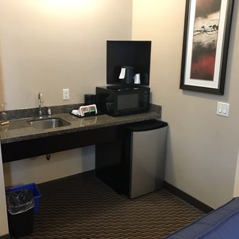 Comfort Suites - Hotels Near Me - Kelowna, British Columbia Comfort Suites - Hotels Near Me - Kelowna, British Columbia