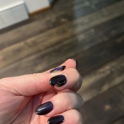 Bonjour Nail Spa - Damaged nail after less than one week (not from external damage, just after showering)