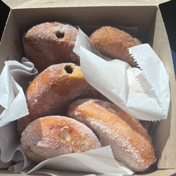 Leonard's Bakery - Bakeries Near Me - Honolulu, Hawaii