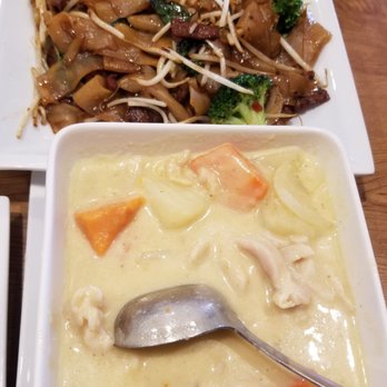 Thai Spoon Restaurant - Beef drunkin noodles and yellow chicken curry.. wassup???? - Thai Near Me - Highland, California Thai Spoon Restaurant - Beef drunkin noodles and yellow chicken curry.. wassup???? - Thai Near Me - Highland, California