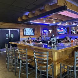 Cattleman's Roadhouse - Bar area