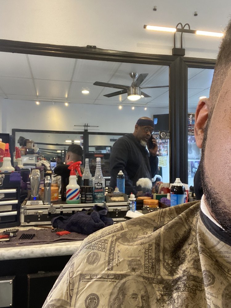 Blade the barber Logo