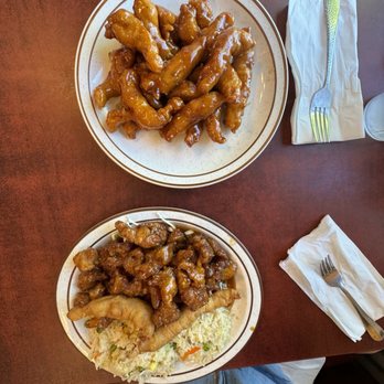 Hai Yan - Spicy mandarin chicken on top (came with a side of white rice) and general tsao chicken on bottom (dinner combo) - Chinese Near Me - Donnelly, Idaho