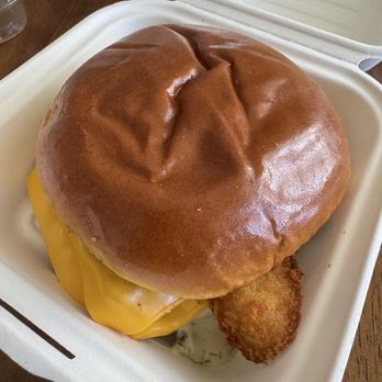 Tin Roof Maui - Fish sandwich - Hawaiian Near Me - Kahului, Hawaii