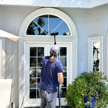 Daylight Solar Panel Cleaning - Windows come in all shapes and sizes. No problem for our professionals! - Window Washing Near Me