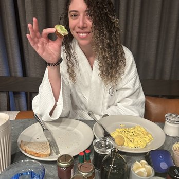 Rosewood Sand Hill - In-room dining - Hotels Near Me - Menlo Park, California