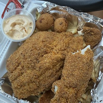 South Polk Pizzeria - 2pc Catfish Plate - Pizza Near Me - Dallas, Texas