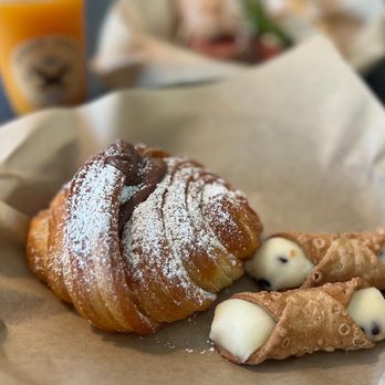 Dolce Aroma Italian Bakery - Conetti dolci with nutella and cannolis - Gelato Near Me - Carlsbad, California Dolce Aroma Italian Bakery - Conetti dolci with nutella and cannolis - Gelato Near Me - Carlsbad, California