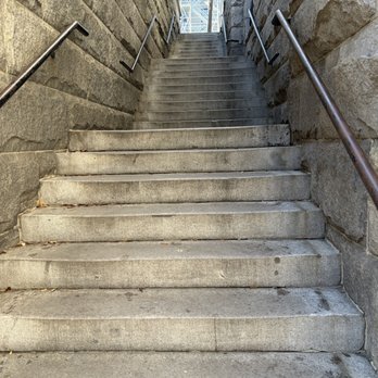 Olde Harbour Inn - step stairs. - Hotels Near Me - Savannah, Georgia