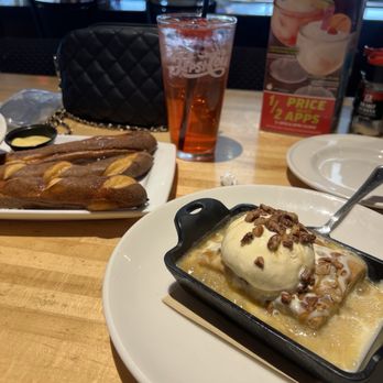 Applebee's Grill + Bar - Sizzlin' Butter Pecan Blondie - American Near Me - Lancaster, California Applebee's Grill + Bar - Sizzlin' Butter Pecan Blondie - American Near Me - Lancaster, California